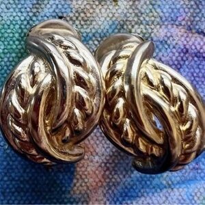 Vintage Burberry’s of London Gold-Plated Clip Earrings – Classic Elegance